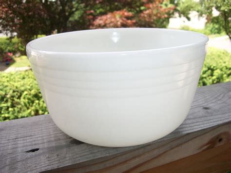 pyrex bowls white